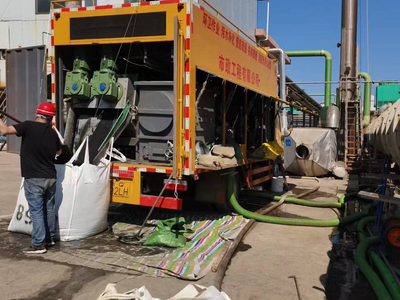 平凉淤泥压干处理