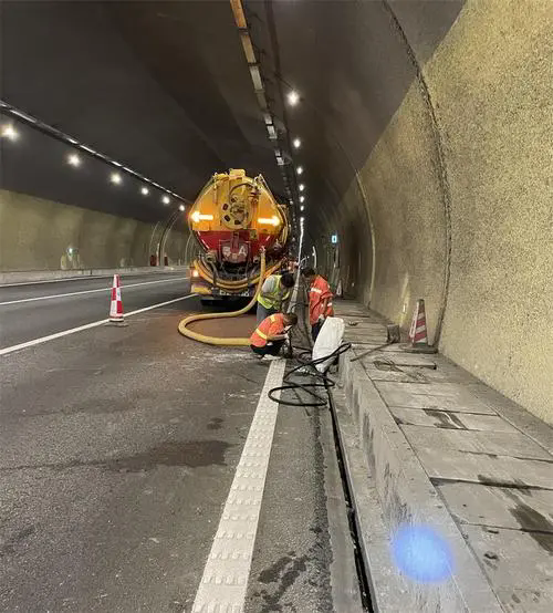 平凉隧道排水渠清淤